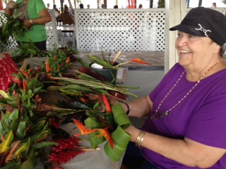 Michele Kamakea Kalili of Ko‘olauloa Hawaiian Civic Club is from a family of professional lei makers that go way back. Her father Gus Kalili made and sold lei out of his woodie along Lagoon Drive on the way to the old Honolulu International Airport back when.